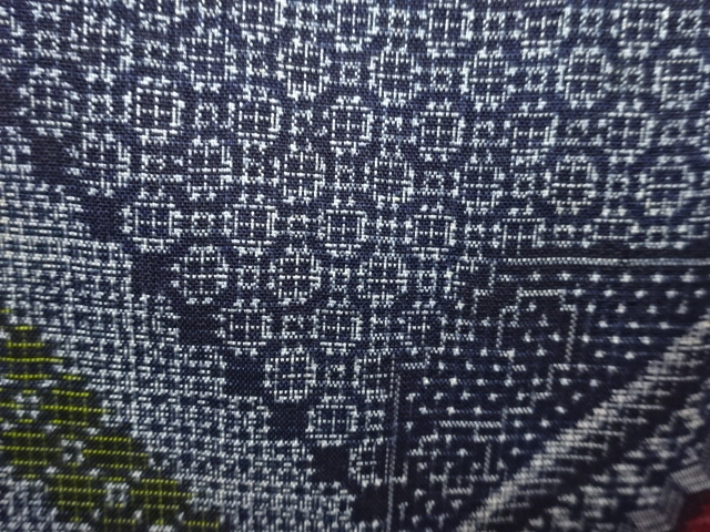 JAPANESE ANTIQUE KIMONO / SILK / OSHIMA TSUMUGI / DOROZOME / WOVEN JAPANESE ANTIQUE KIMONO / SILK / OSHIMA TSUMUGI / DOROZOME / WOVEN RHOMBUS & FLORAL CREST